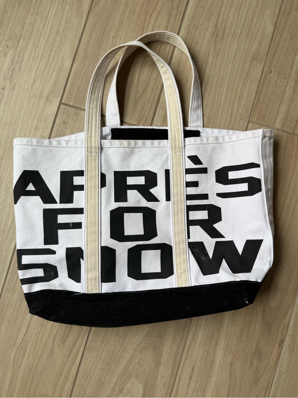 Crab & Gleek Apres for Snow black white tote